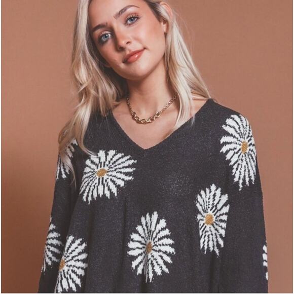 Show me your mumu gray daisy oversized sweater - Picture 1 of 4